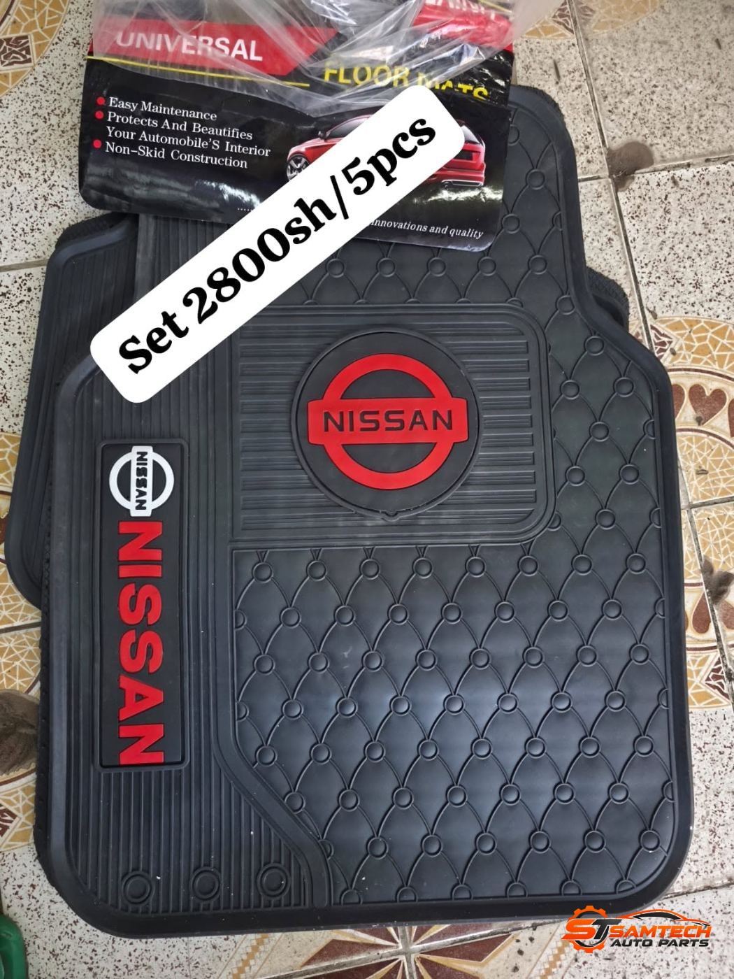 Nissan Branded Plain Black Car Floor Mats - 5-Piece Set