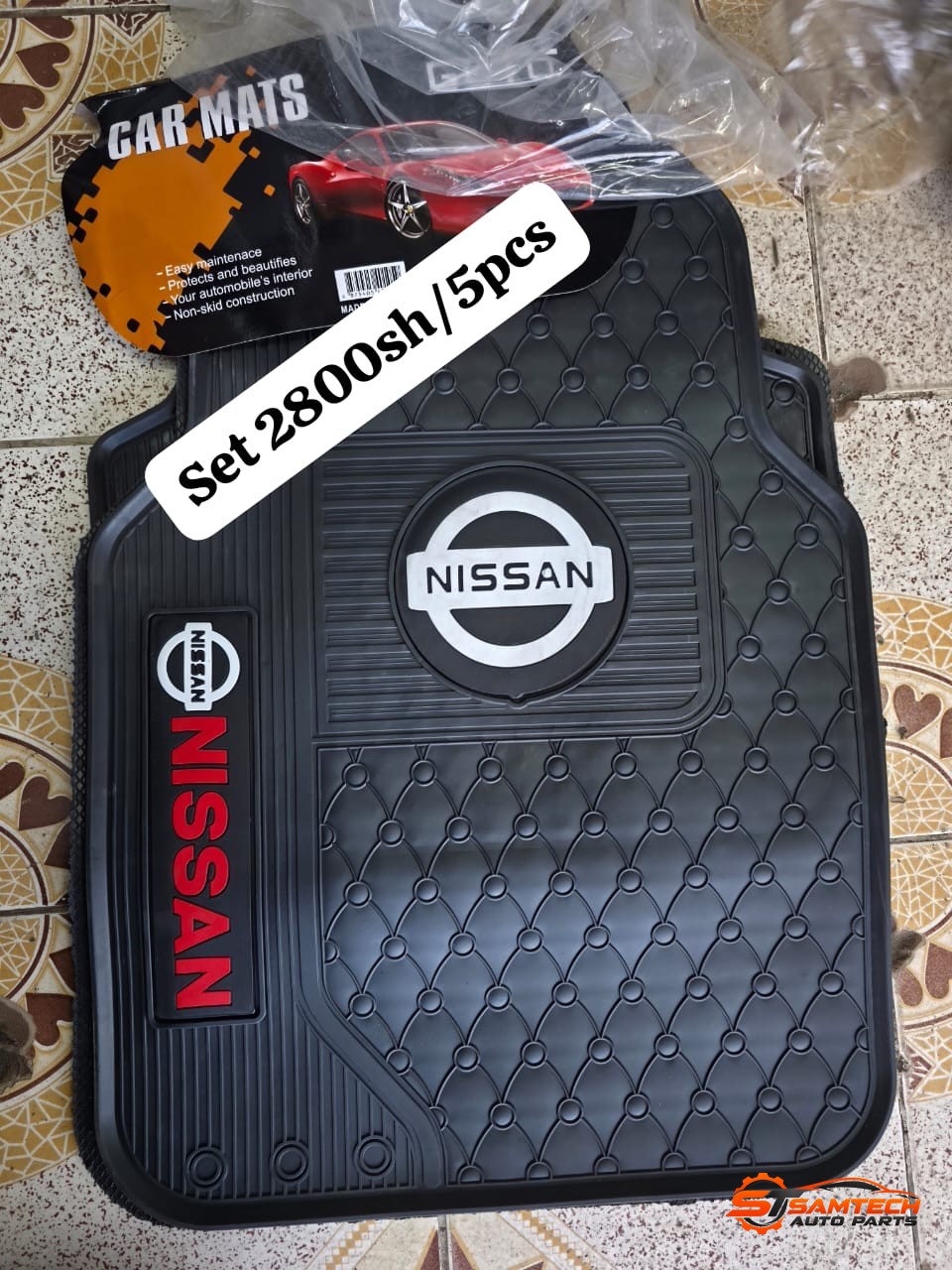 Nissan Branded Plain Black Car Floor Mats - 5-Piece Set